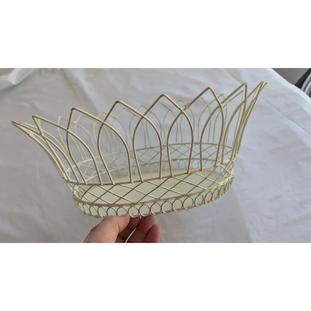 Vintage Cream Wire Scalloped Oval Basket Mesh Base Farmhouse Decor
